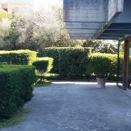 Aurelia Garden דירה